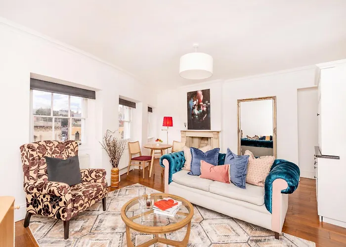 Berkeley Suites, 4 *