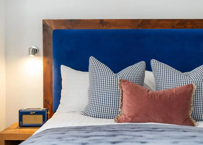 Berkeley Suites, 4 Μπρίστολ