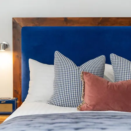 Berkeley Suites, 4 Bristol