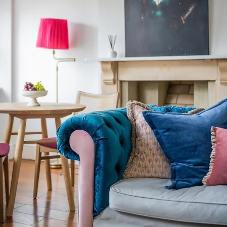 Berkeley Suites, 4 Bristol