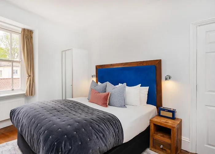 Berkeley Suites, 4 Apartment