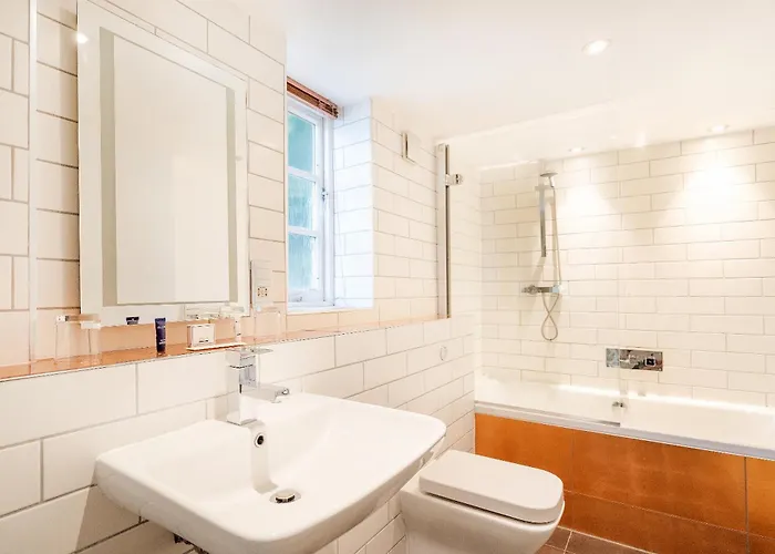 Berkeley Suites, 4 *